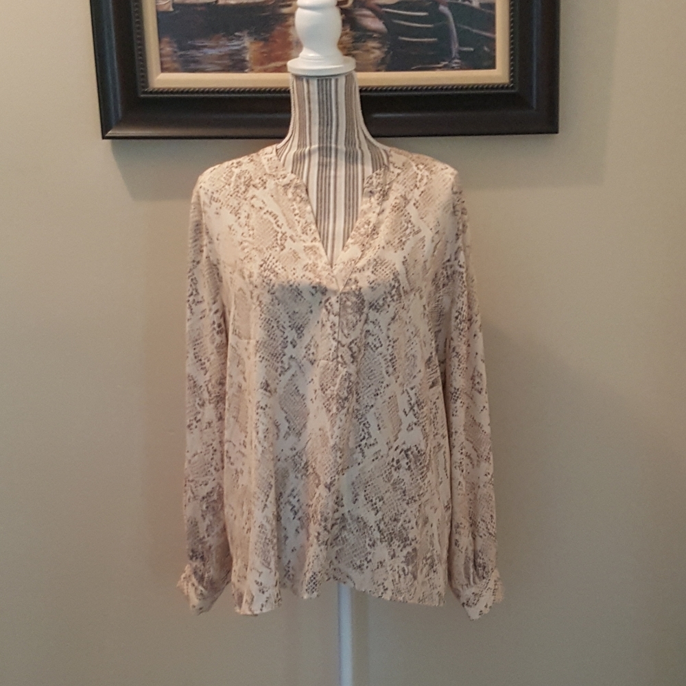NWOT Clearance Real pretty beige and tan snakeskin blouse - Picture 1 of 6